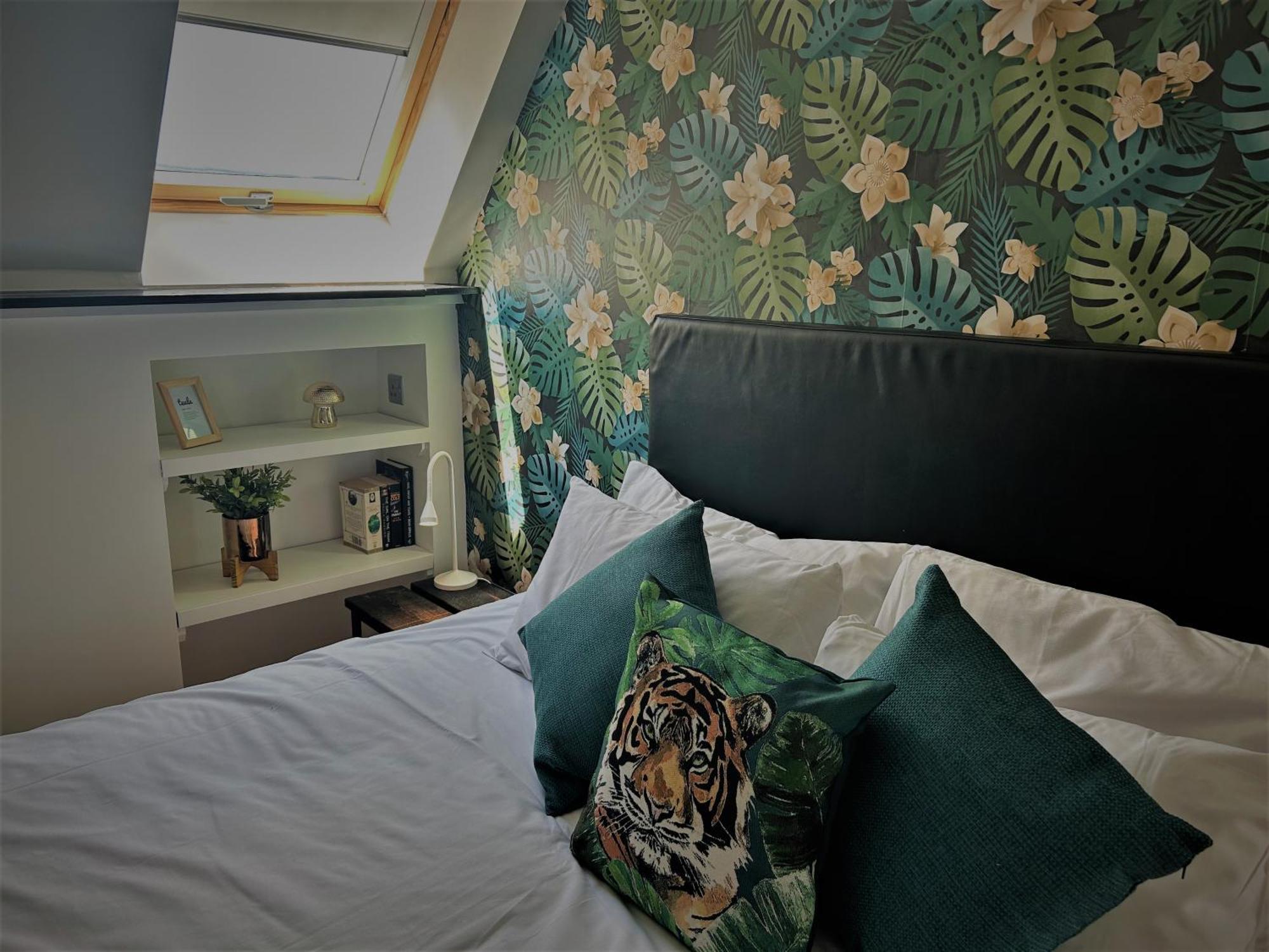 Cardiff Arms Bistro & Hotel Treorky Екстериор снимка