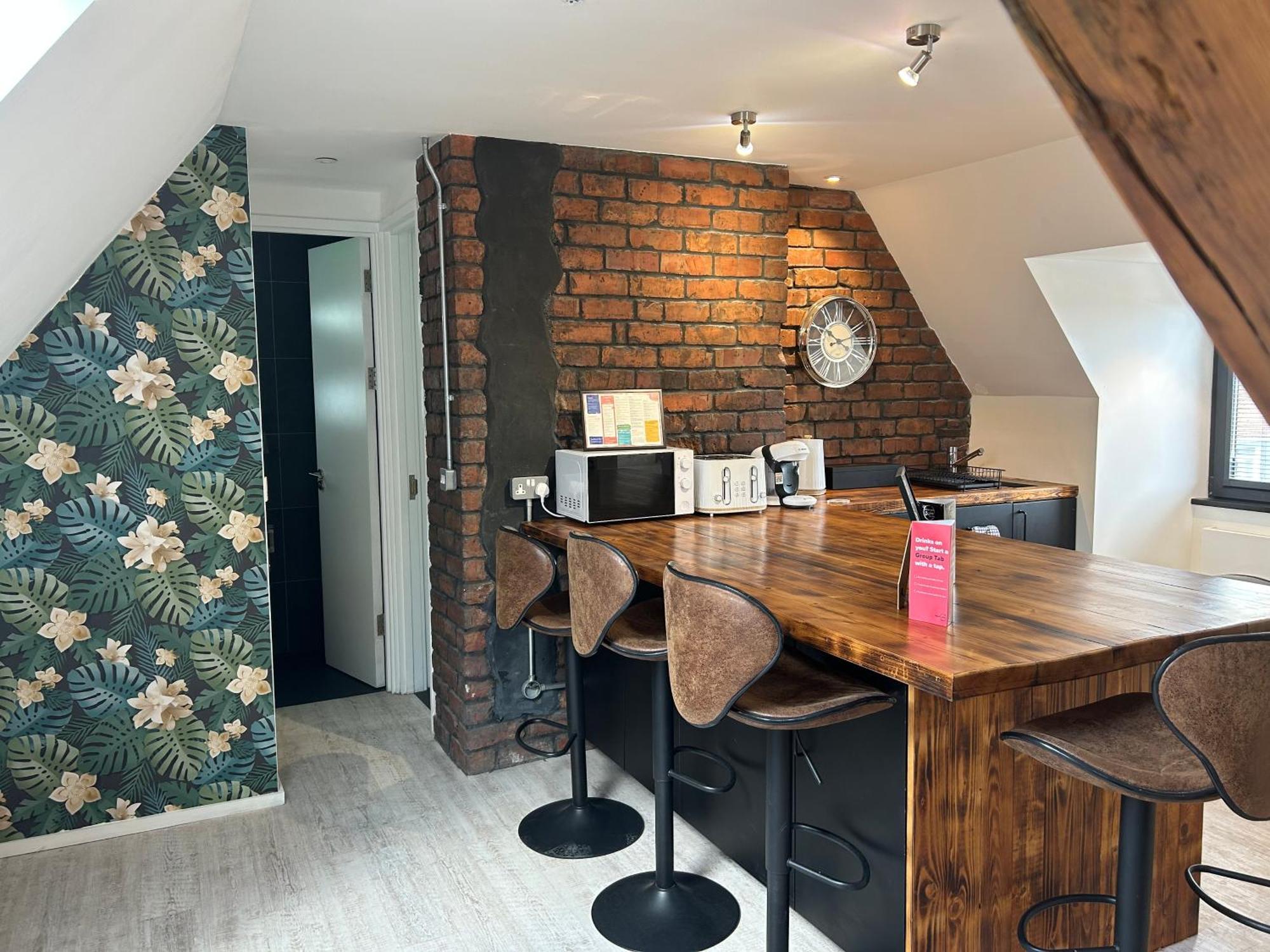 Cardiff Arms Bistro & Hotel Treorky Екстериор снимка